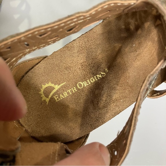 Earth origins Kingsley gold leather wedge sandals size 7 - Picture 5 of 8
